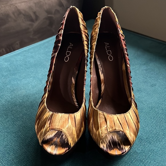 ALDO Heels 👠 - Picture 6 of 9